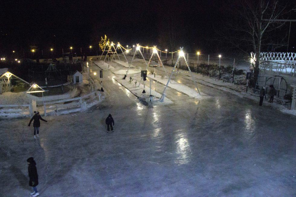 Каток брянск. Каток на Кургане в Брянске Лапландия. Курган бессмертия Брянск Лапландия. Лапландия Арена Брянск каток. Каток соловьи Брянск.